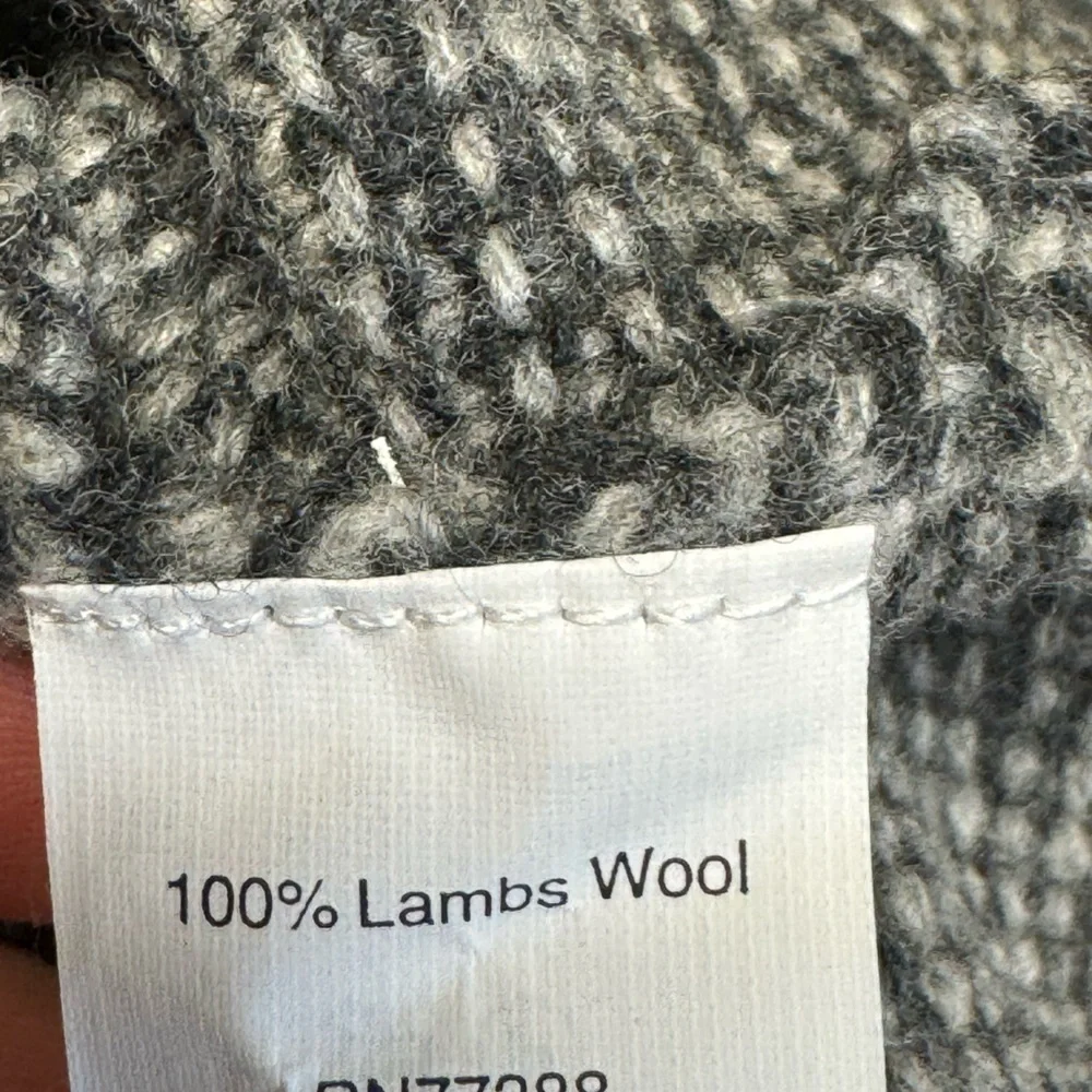 Like new! J Crew Mens Crew Neck Pullover Long Sleeves Sweater Wool